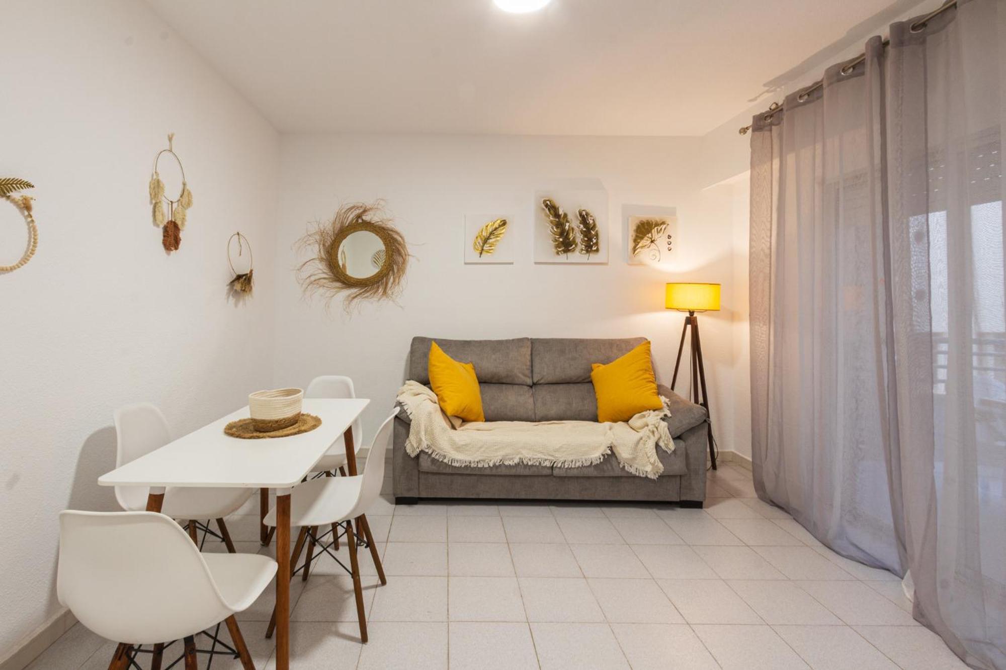 Menabrea Holiday House Near The Beach And Airport サンタ・ポラ エクステリア 写真
