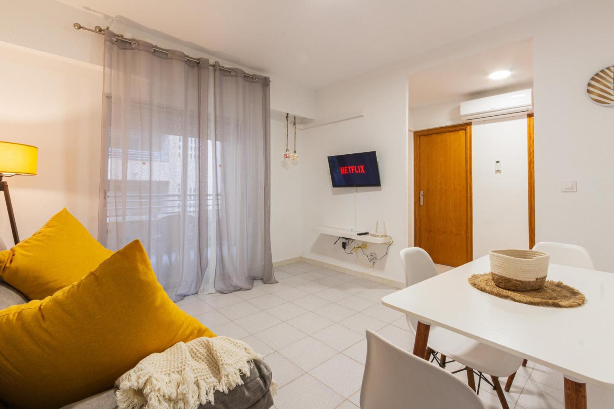 Menabrea Holiday House Near The Beach And Airport サンタ・ポラ エクステリア 写真