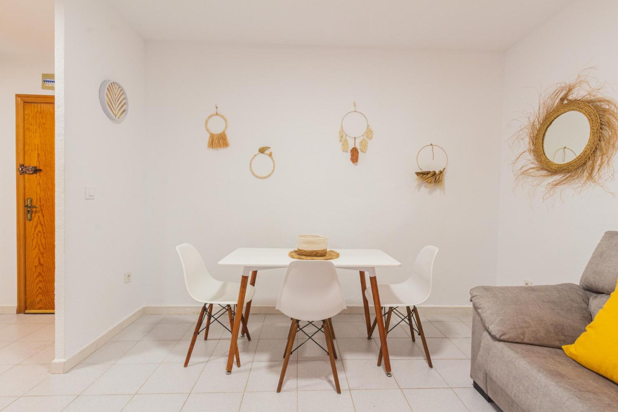 Menabrea Holiday House Near The Beach And Airport サンタ・ポラ エクステリア 写真