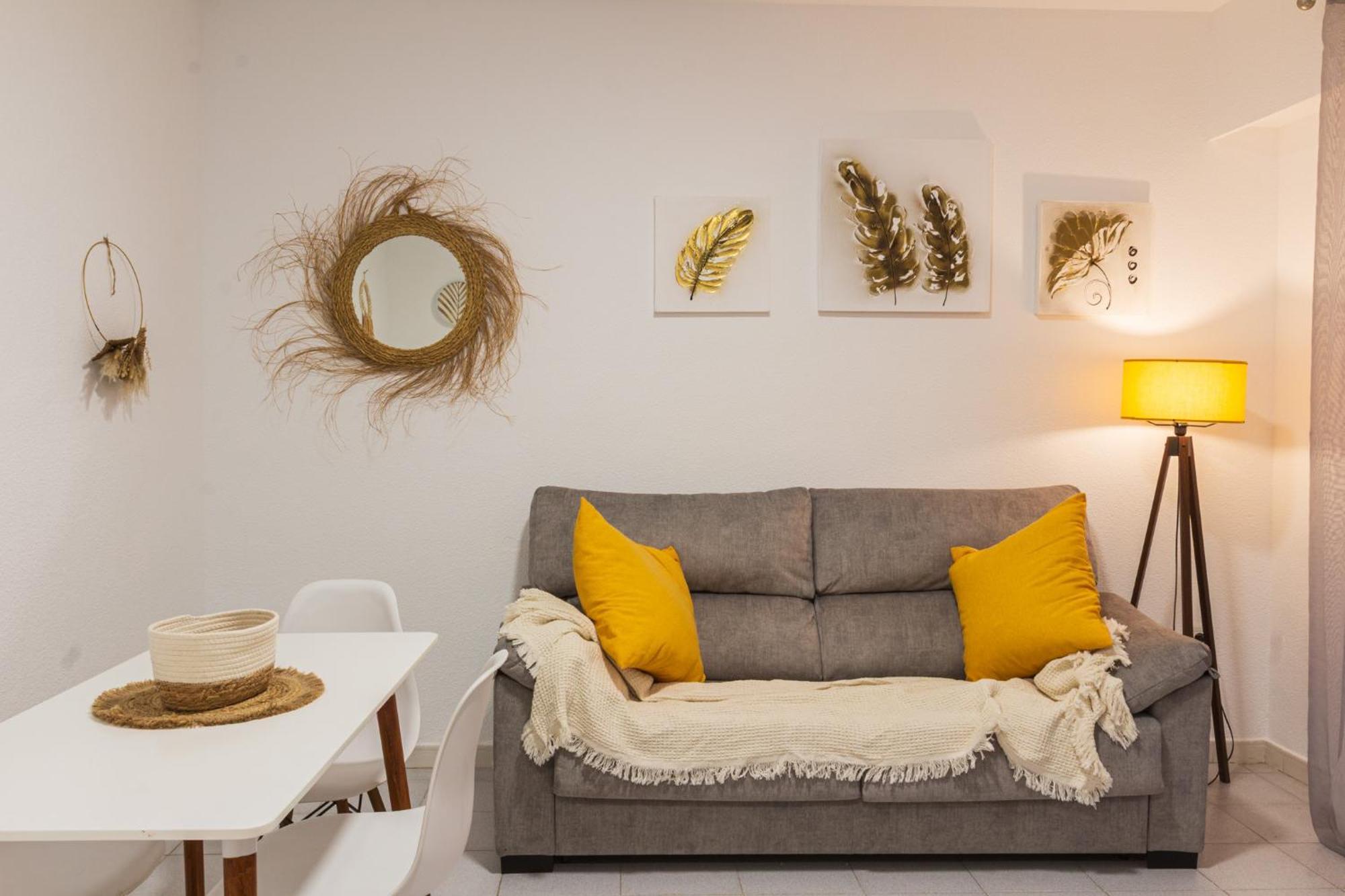 Menabrea Holiday House Near The Beach And Airport サンタ・ポラ エクステリア 写真