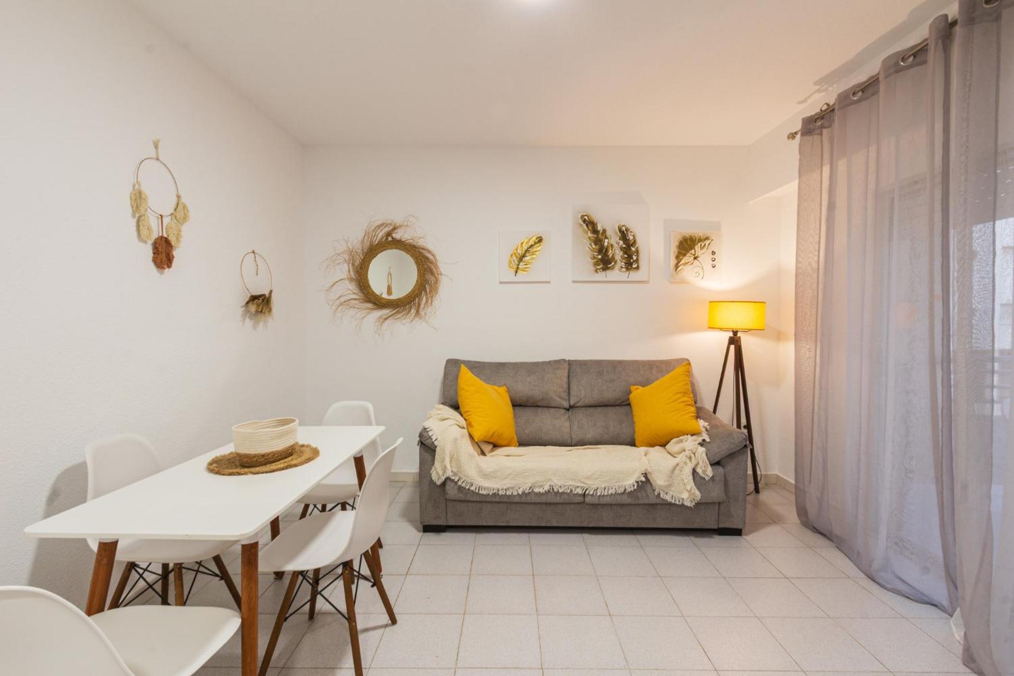 Menabrea Holiday House Near The Beach And Airport サンタ・ポラ エクステリア 写真