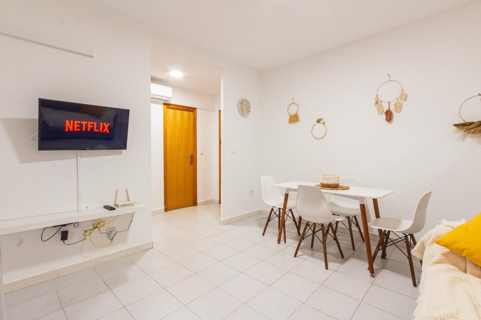 Menabrea Holiday House Near The Beach And Airport サンタ・ポラ エクステリア 写真